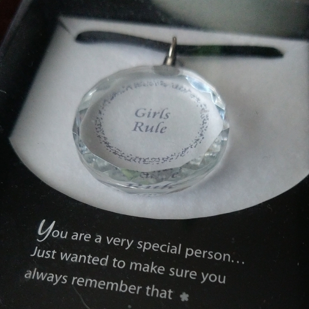 NWOT Clear Crystal 'Girls Rule' Pendant Necklace - Unbranded